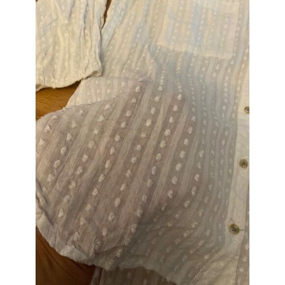 Akemi + Kin Anthropologie women white dotted textured 3/4 sleeve button blouse S - Picture 4 of 9